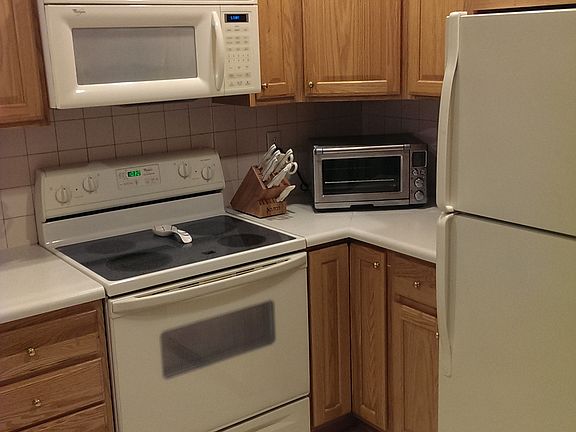 2nd image of 600 W Ashland Ave Unit 1