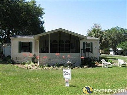Large screened porch facesLake Weir