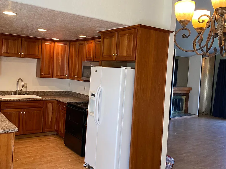 825 Coakley Dr — Photo 4