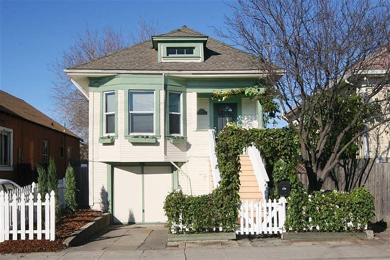 1st image of 934 Aileen St