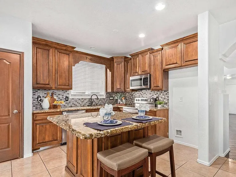 17127 W Statler St — Photo 12