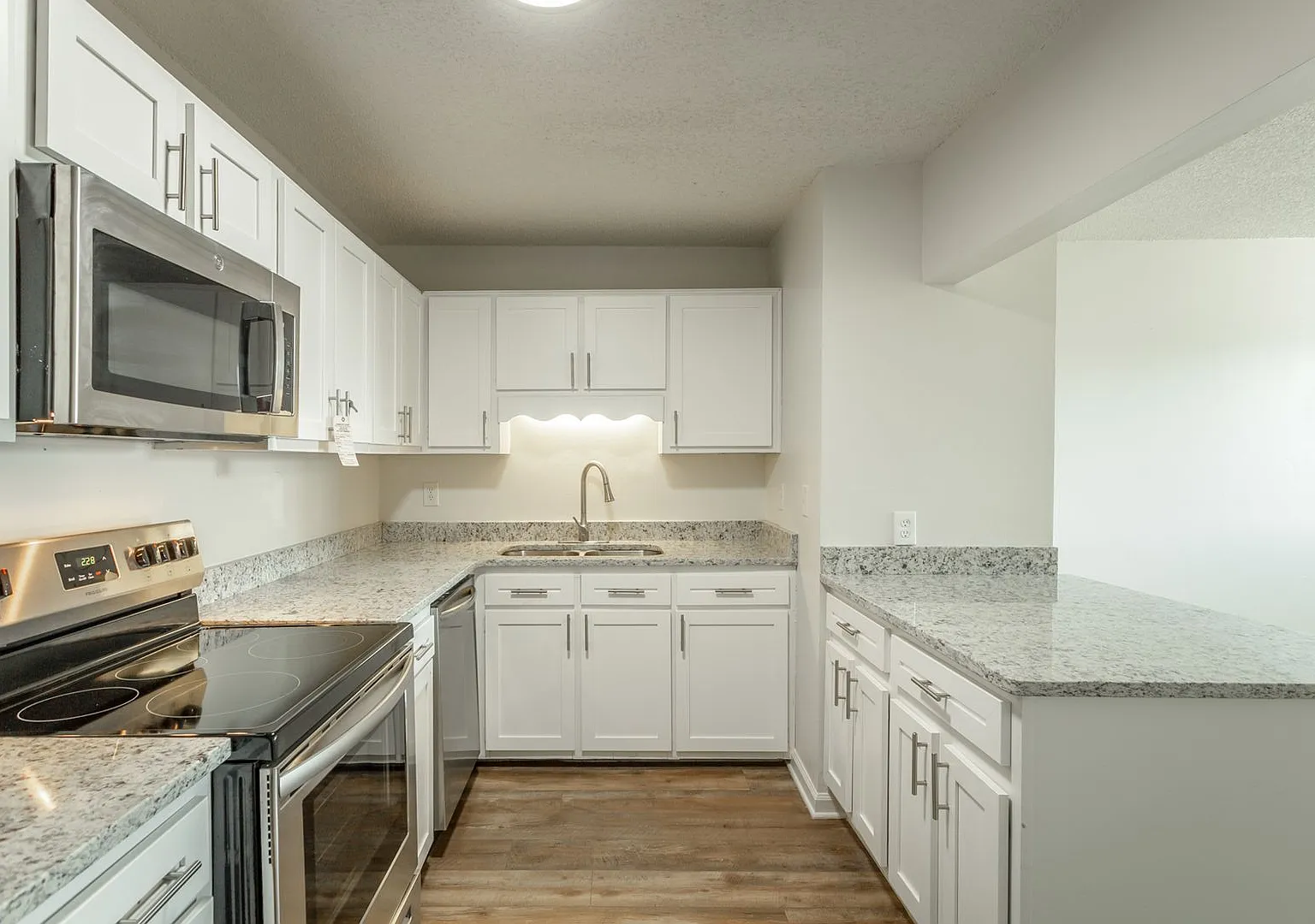 Kate's View Apartments | Updated North Chattanooga Apartments with Scenic Views — Photo 4