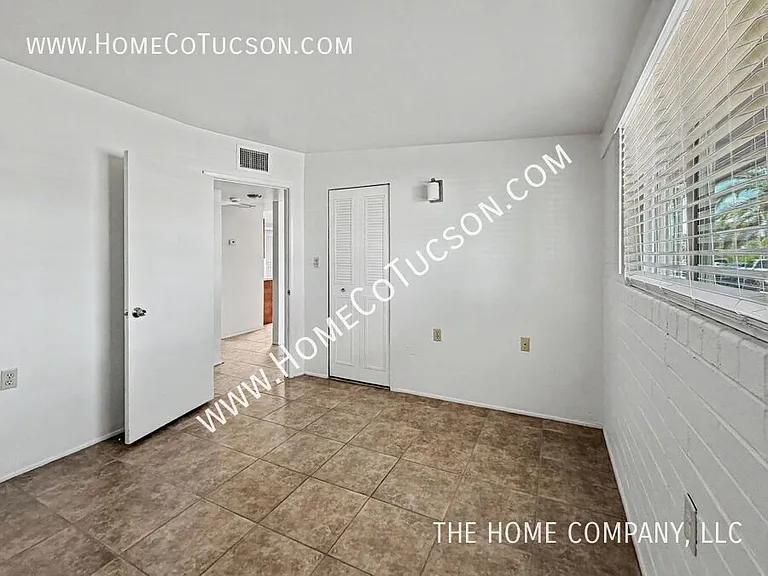 1430 E Iowa Dr — Photo 11