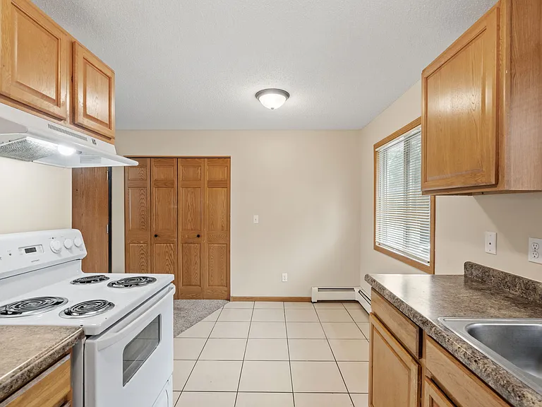 2156-3 kitchen/dining