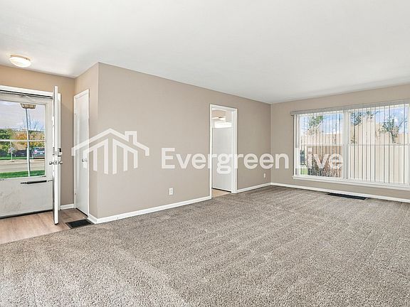 3rd image of 106 Pinewood Dr