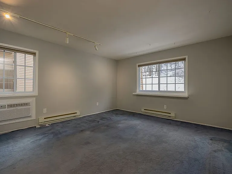 219 Fox Run Ln — Photo 6