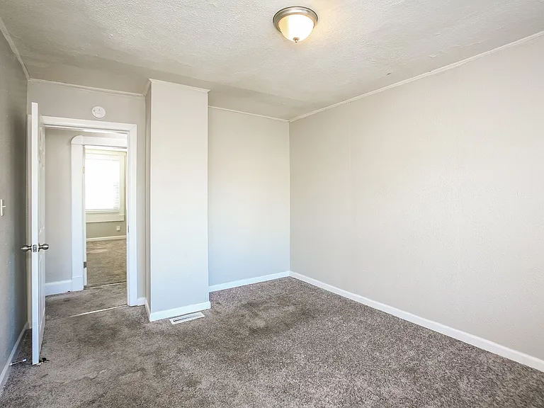 713375_023_main_bedroom_13546231.jpg