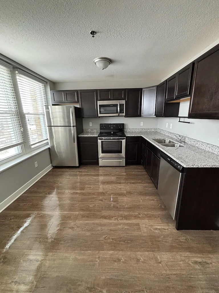 Anderson Tower Apartments — Photo 2