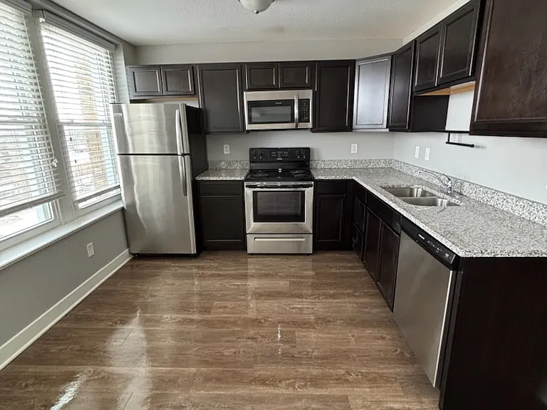 Anderson Tower Apartments — Photo 2