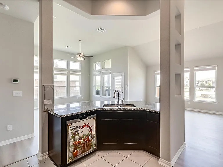 505 Palmilla St — Photo 12