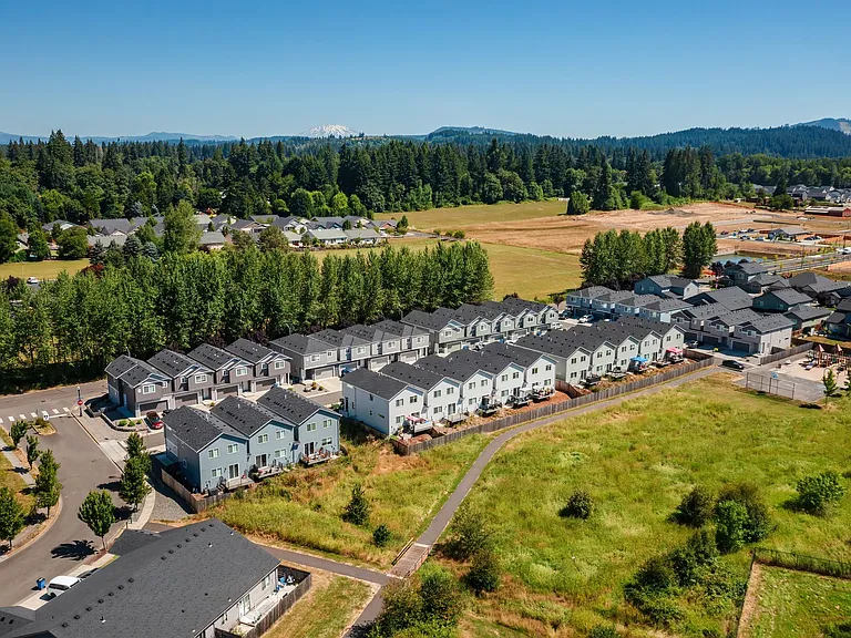 Oak Heritage Townhomes — Photo 9