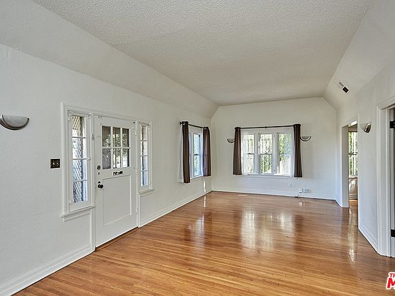 3rd image of 1253 Keniston Ave