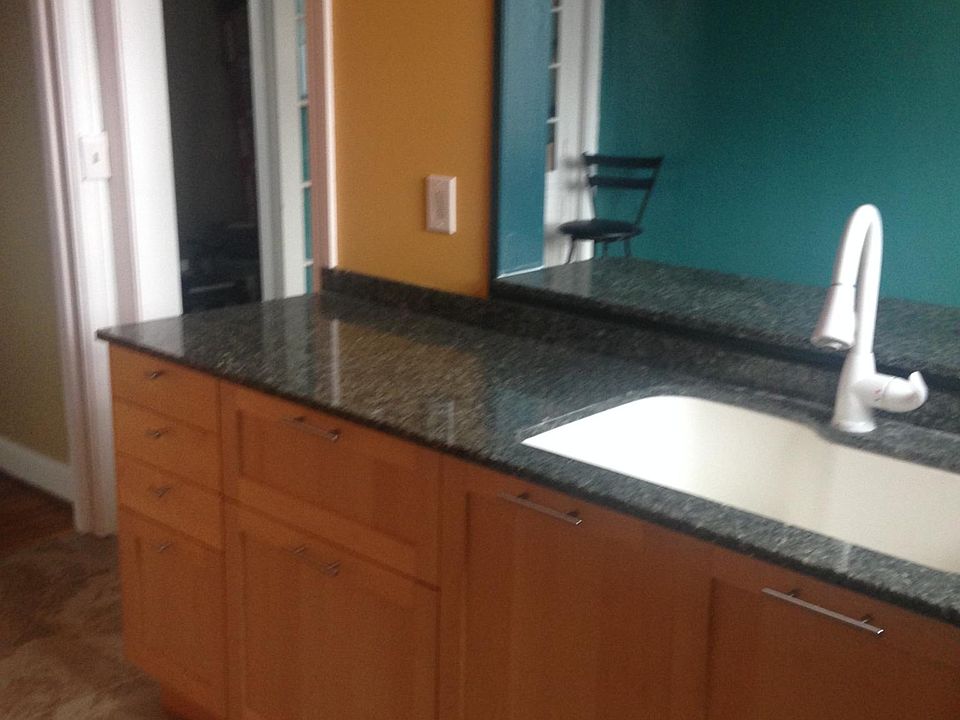 1st image of 904 Hayes Ave #2