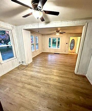 2nd image of 1419 E 34th Pl