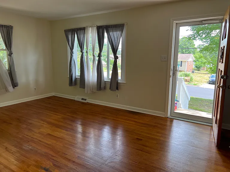 2320 Glenhaven Dr — Photo 4