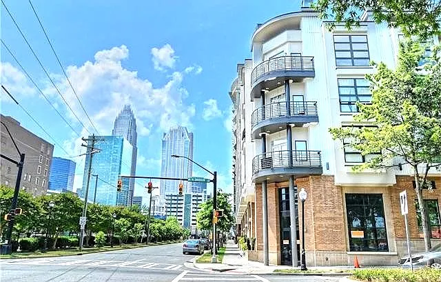 1 bed, 500 sqft, $1,295 — Photo 2