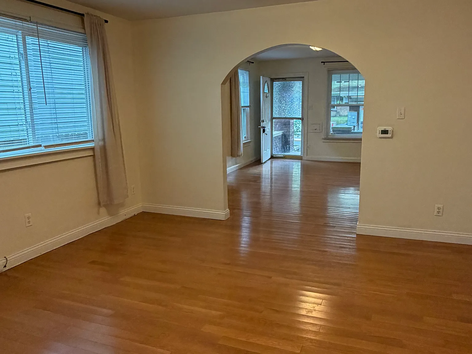 3 bed, 1.5 bath, 1932 sqft, $1,900 — Photo 3