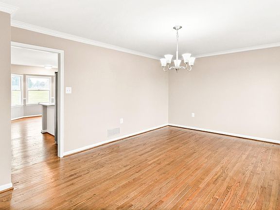 5th image of 3745 Maplecrest Dr