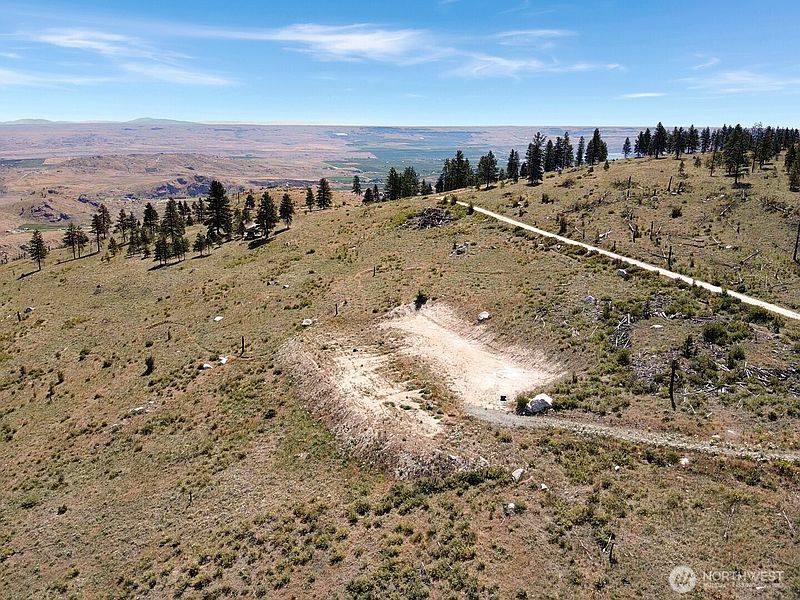 3rd image of 53 E Mountain Point