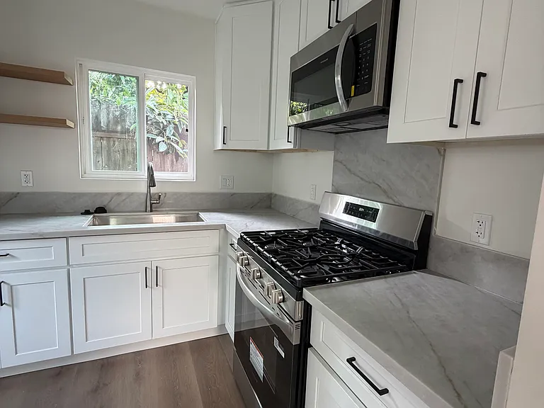 2122 J St #1/2 — Photo 4