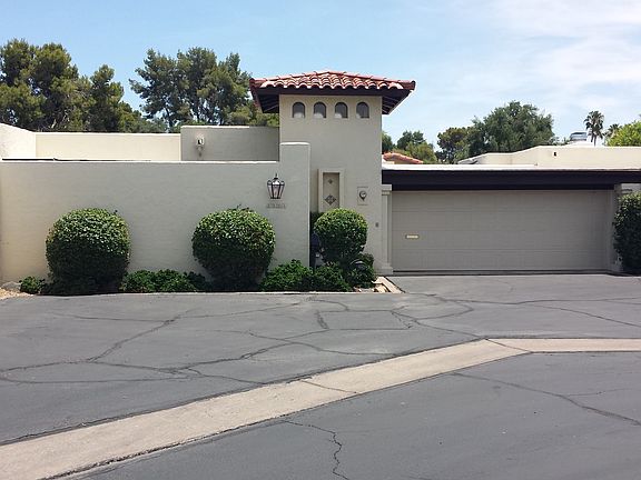  Shows 18' wide garage Door