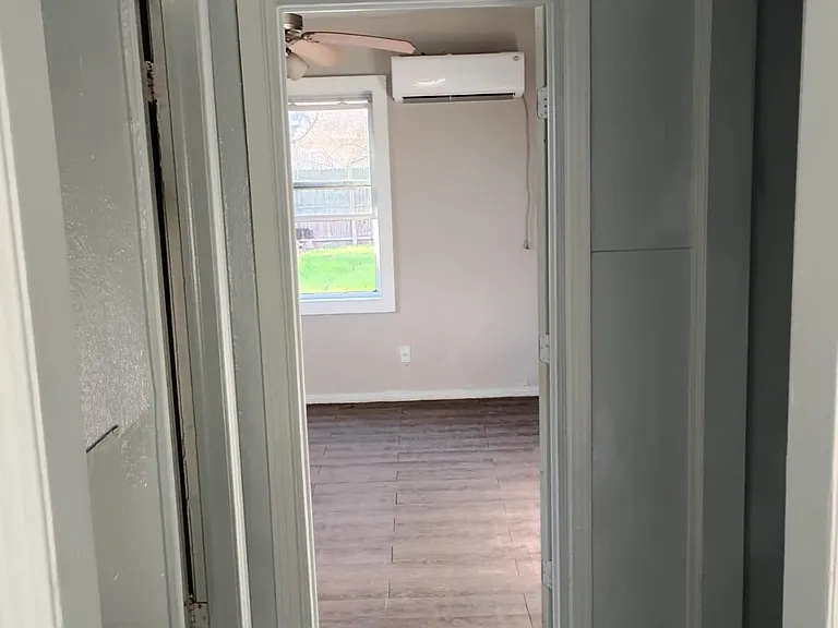 4805 Collins Ave — Photo 18