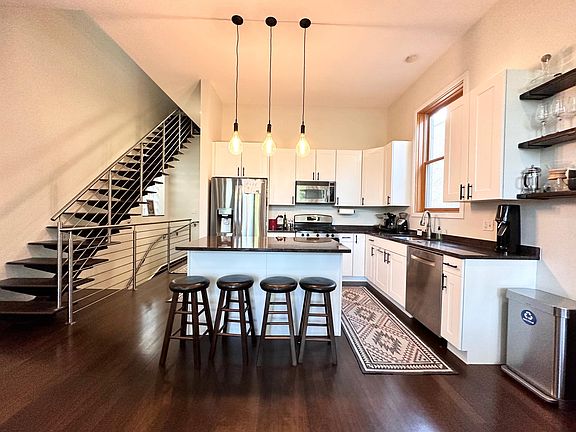 5th image of 1056 N Paulina St #3