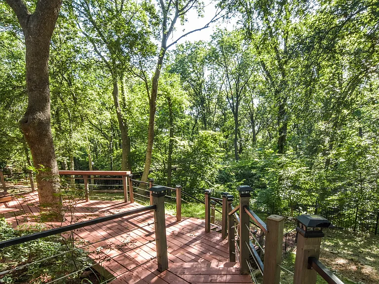 1113 Shady Oaks Cir — Photo 36