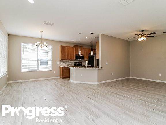 4th image of 105 Venetian Bay Cir