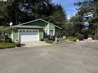 1484 Seacrest Ln, Brookings, OR 97415