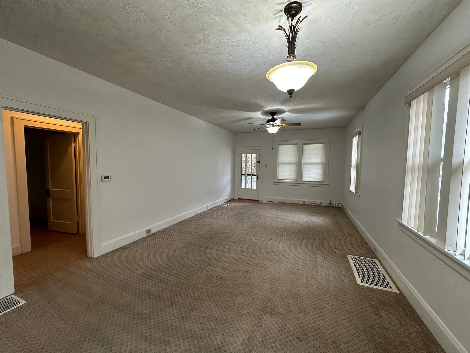 3 bed, 2.5 bath, 1600 sqft, $1,550 — Photo 2