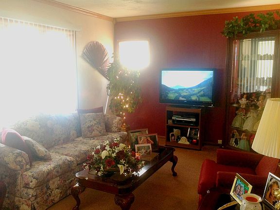 3rd image of 158 Flowers Ave