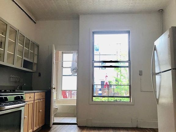 4th image of 177 Russell St APT 1R