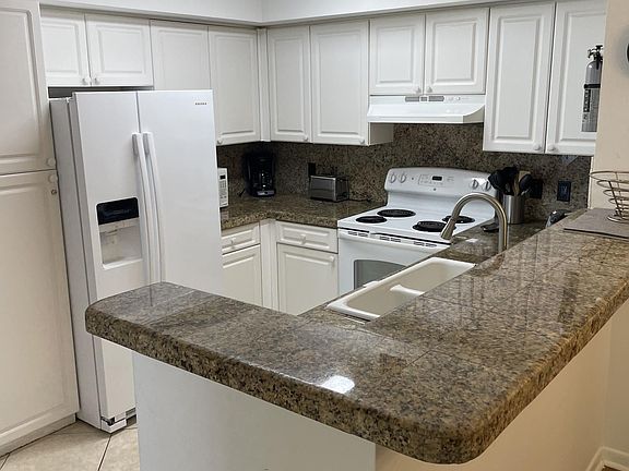 4th image of 19501 W Country Club Dr APT 506