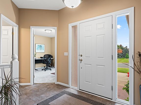 4th image of 2116 Park Pointe Dr