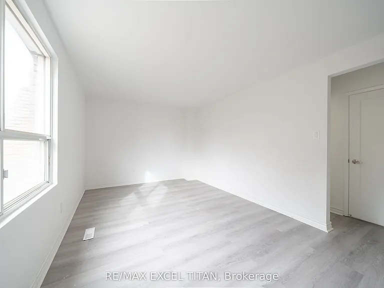 1285 White Oaks Blvd — Photo 8