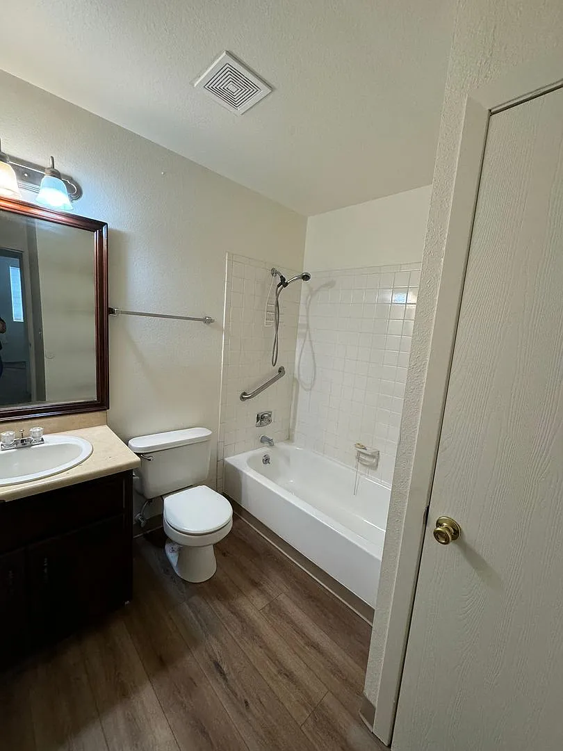 Charming 3 Bed 1 Bath Home — Photo 4