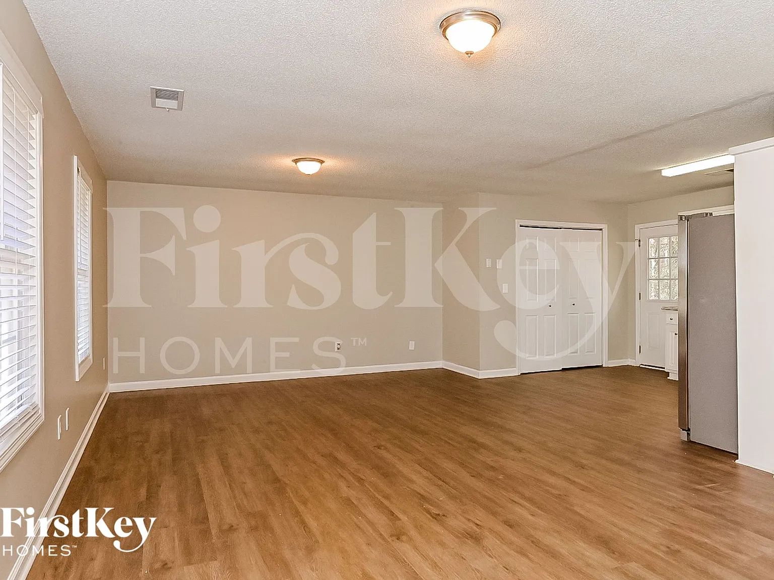 3 bed, 2.0 bath, 1250 sqft, $2,305 — Photo 3