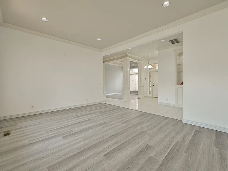 2424 Ashebury Way — Photo 9