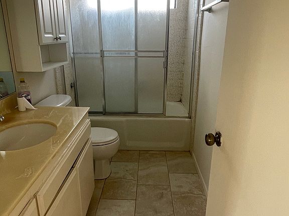 4th image of 928 W 9th St #1