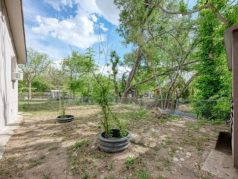 4701 Bandera Rd — Photo 36