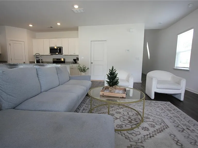 8317 Hunters Grove Rd — Photo 5