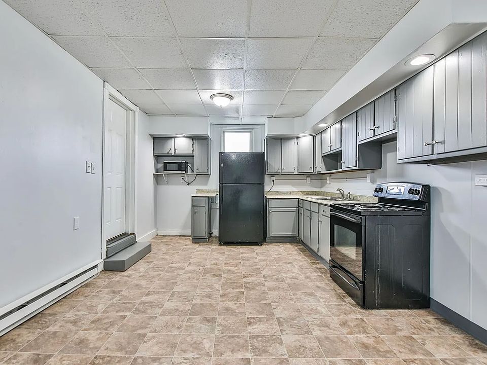 For Rent : $1300