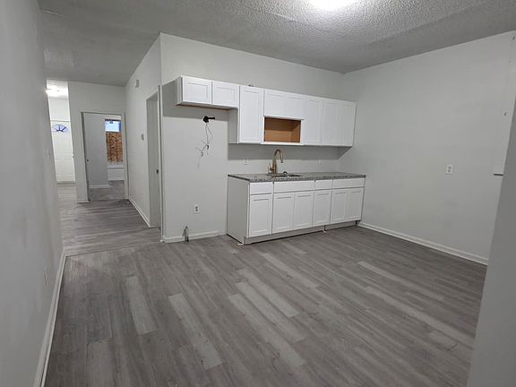 5th image of 230 Lloyd St #1