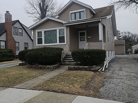 2nd image of 1635 Linden Rd