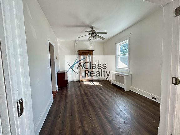 3rd image of 89 Moffett St #1