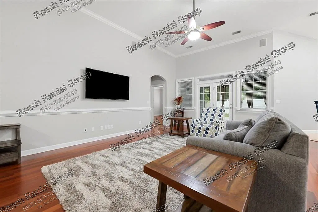 3 bed, 2.0 bath, 2200 sqft, $2,050 — Photo 4