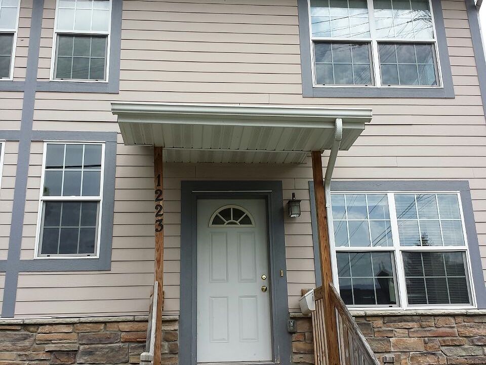 1223 Yale Ave SE Townhouse
