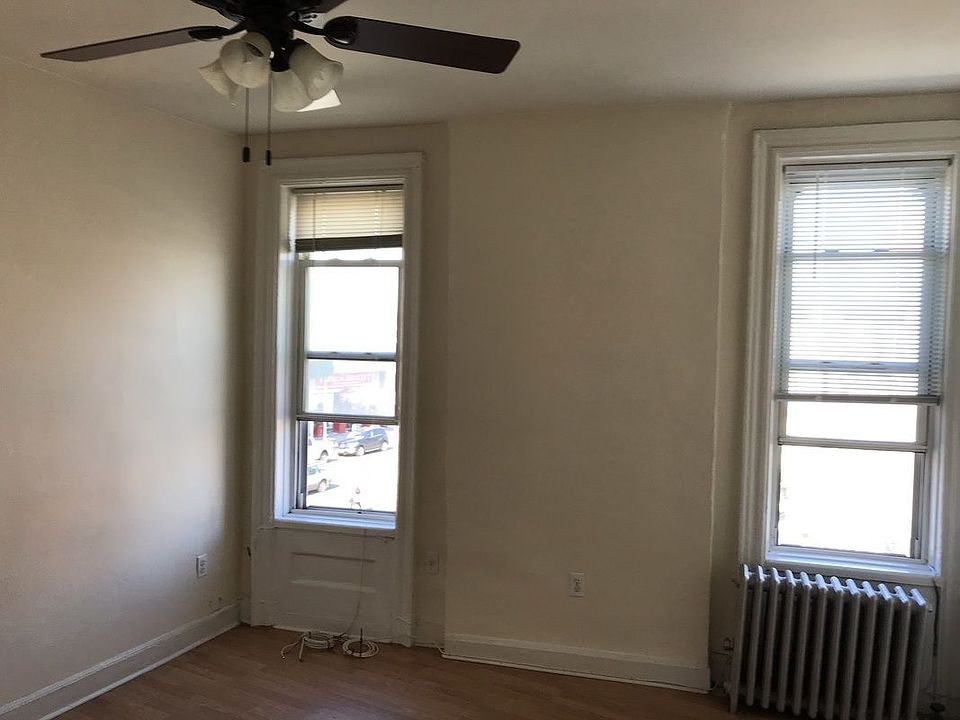 2nd image of 106 Beverley Rd APT 4