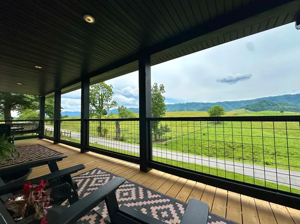 3621 Valley Rd, Saltville, VA 24370